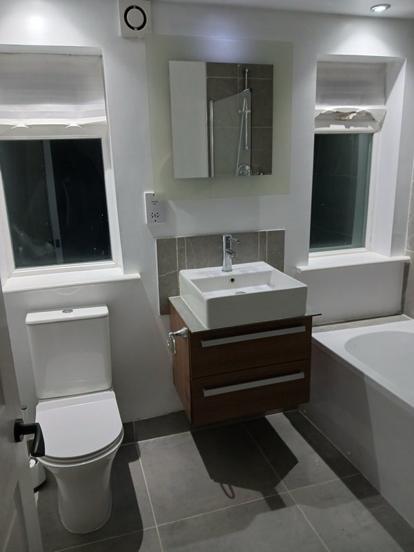 Room Crowther Road in Greater London