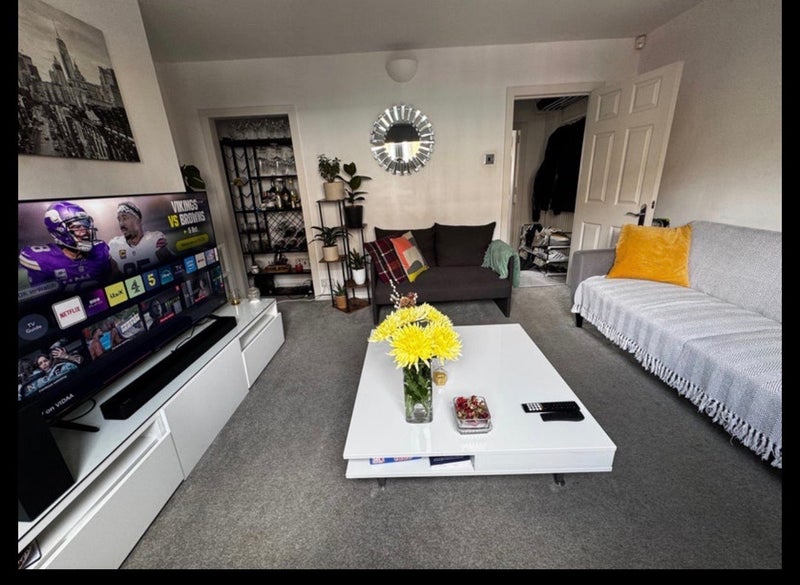 Flat Carpenter's Place in Greater London