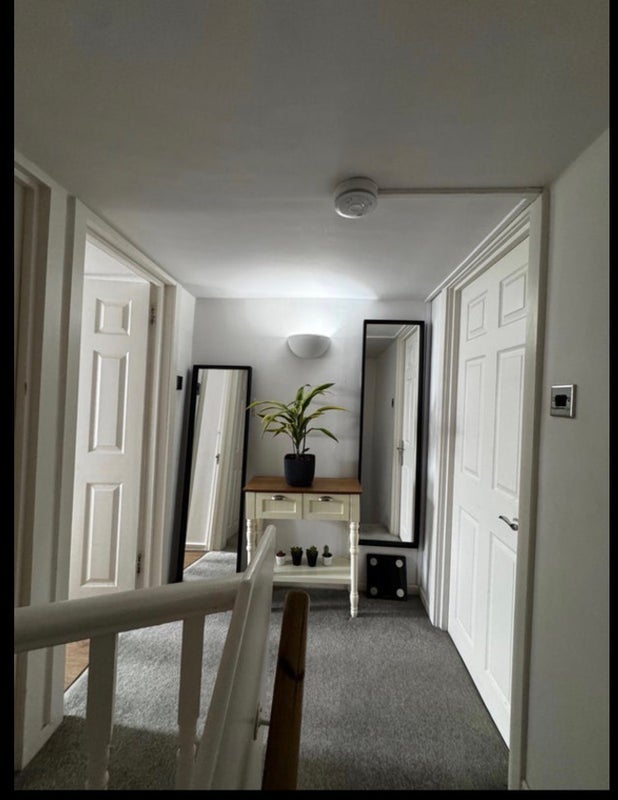 Flat Carpenter's Place in Greater London