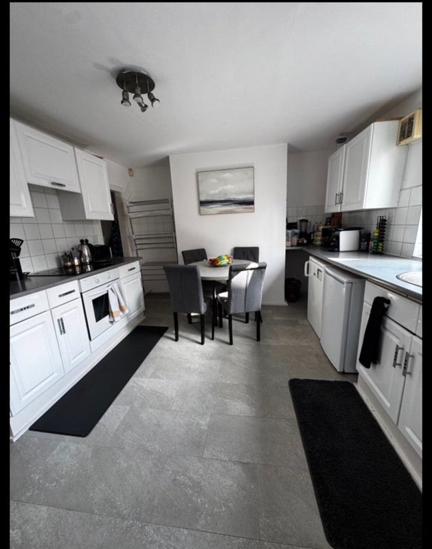 Flat Carpenter's Place in Greater London