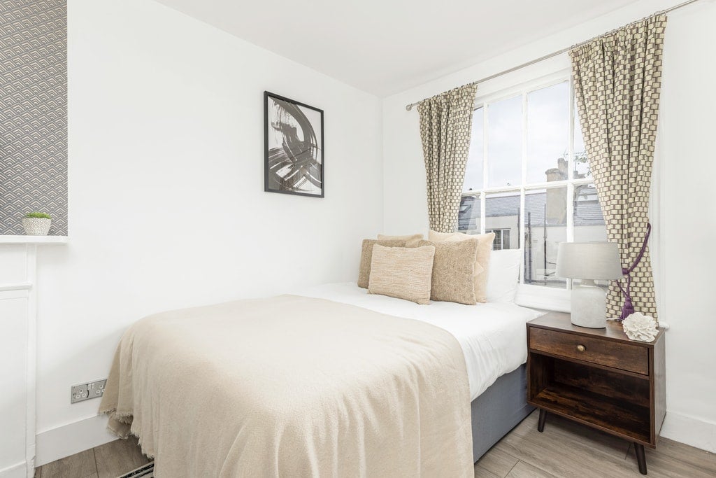 Room Leinster Gardens in City of Westminster