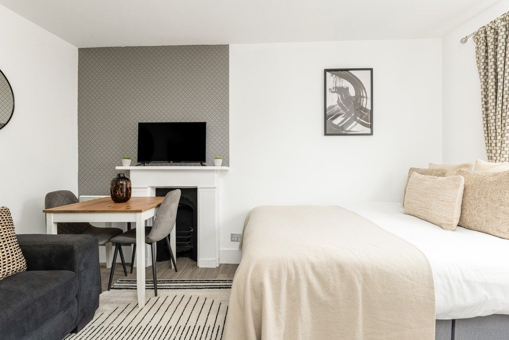 Room Leinster Gardens in City of Westminster
