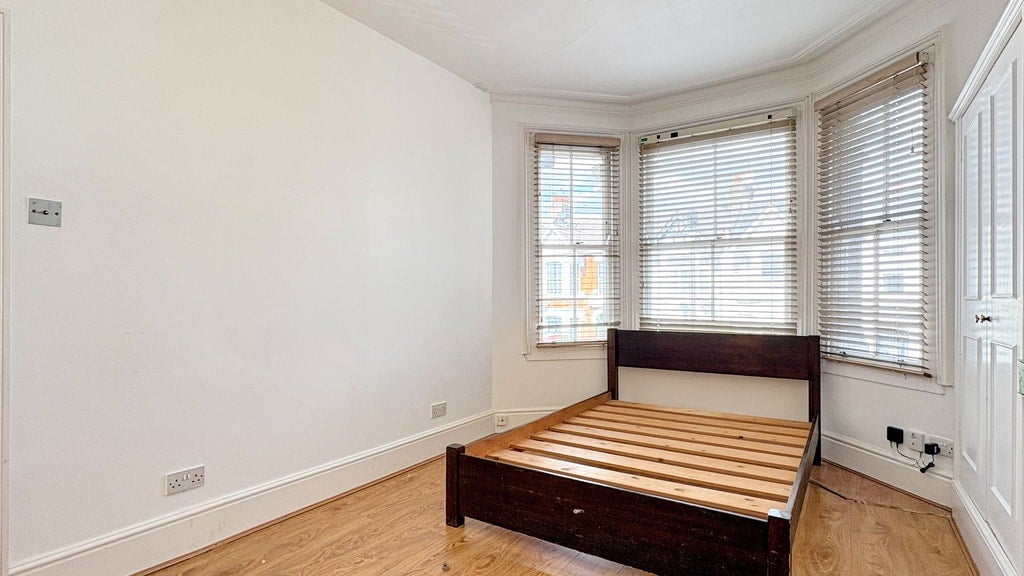 Flat Doyle Gardens in Greater London