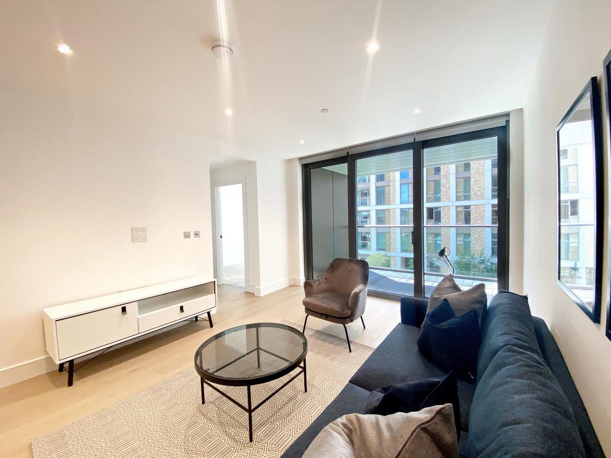 Flat Prince of Wales Drive in Greater London