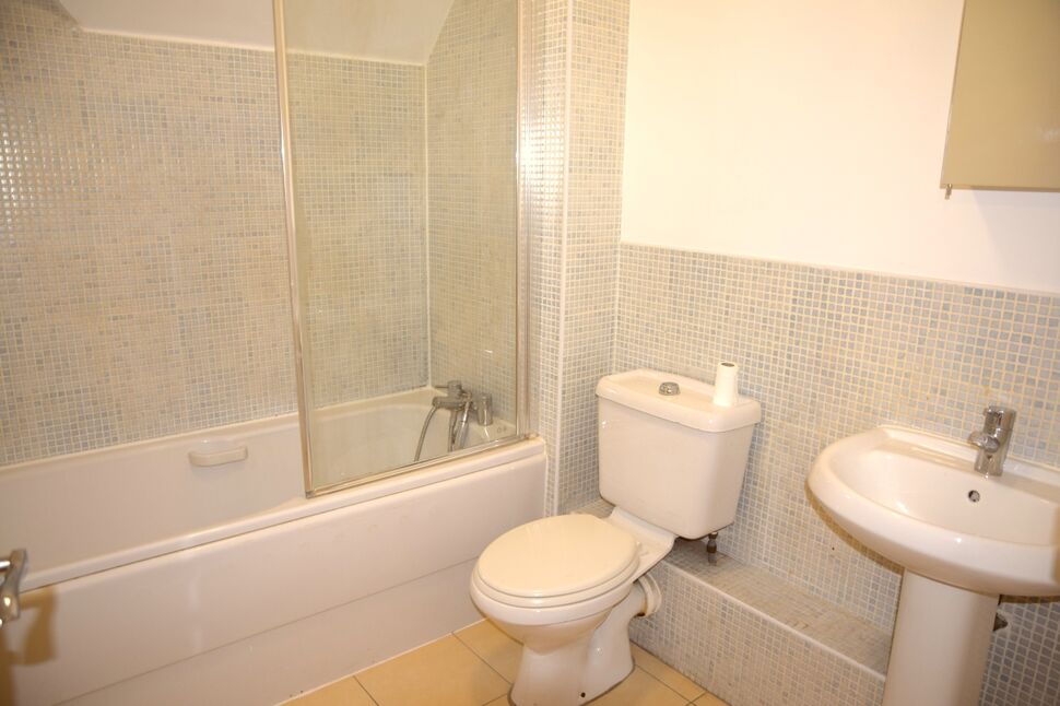 Flat Joyce Green Lane in Dartford