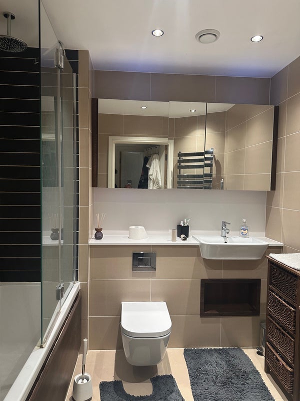 Room Alie Street in Greater London