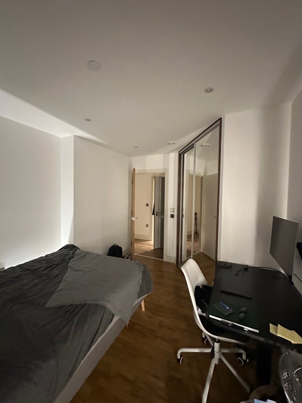 Room Alie Street in Greater London