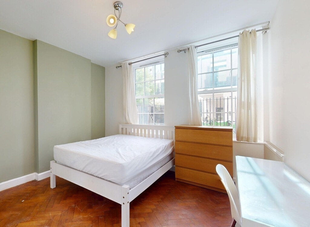 Flat Sumner Street in Greater London