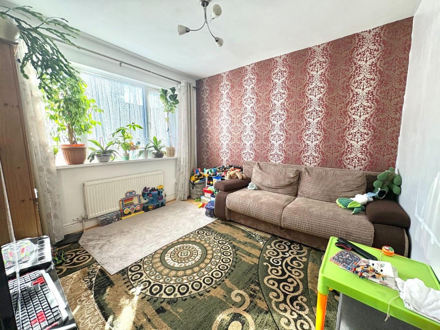 House Botwell Lane in Greater London