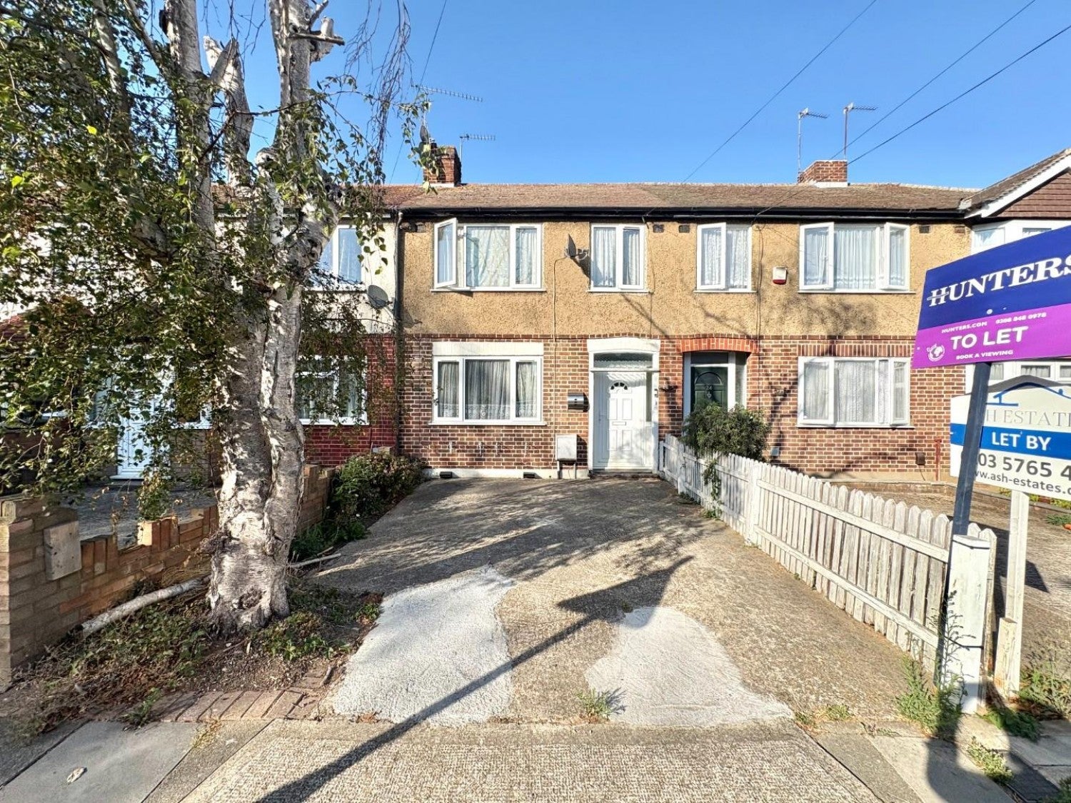 House Botwell Lane in Greater London