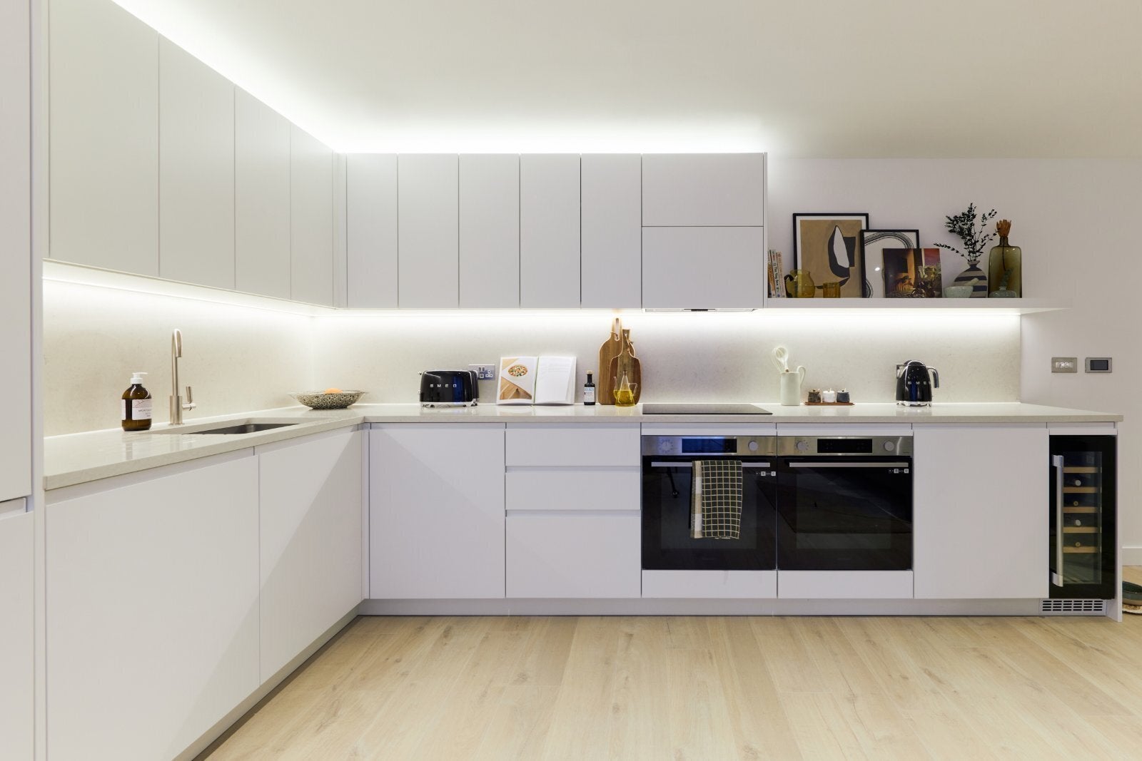 Flat New Drum Street in Greater London