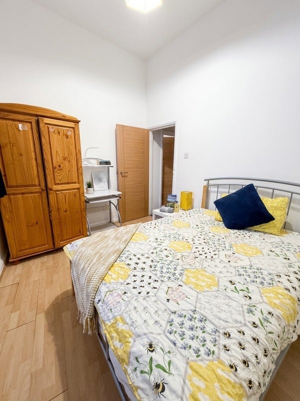 Room Wellspring Close in Greater London