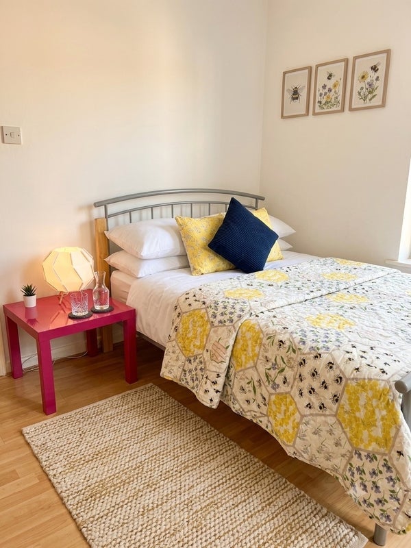 Room Wellspring Close in Greater London