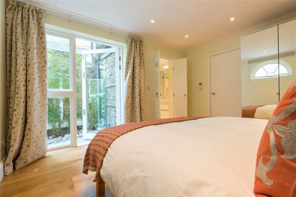House St Petersburgh Mews in City of Westminster
