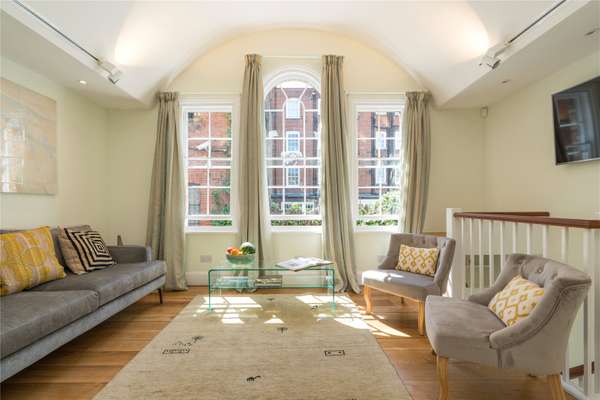 House St Petersburgh Mews in City of Westminster