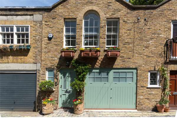 House St Petersburgh Mews in City of Westminster