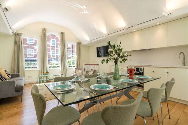 House St Petersburgh Mews in City of Westminster