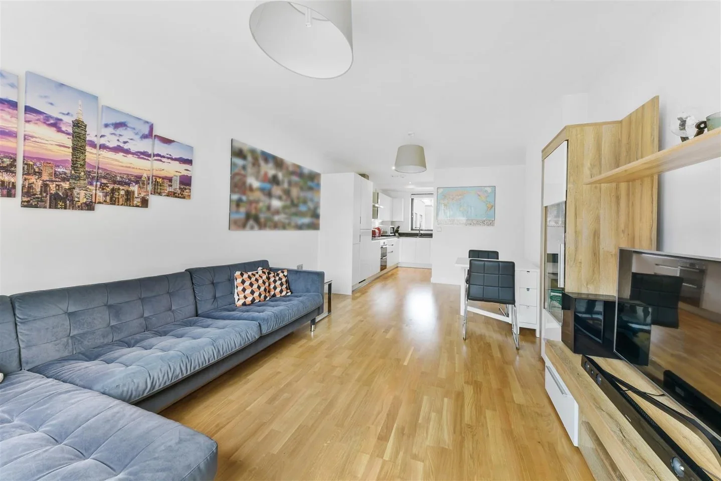Flat Larkwood Avenue in Greater London