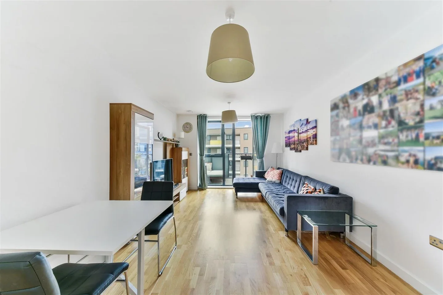 Flat Larkwood Avenue in Greater London