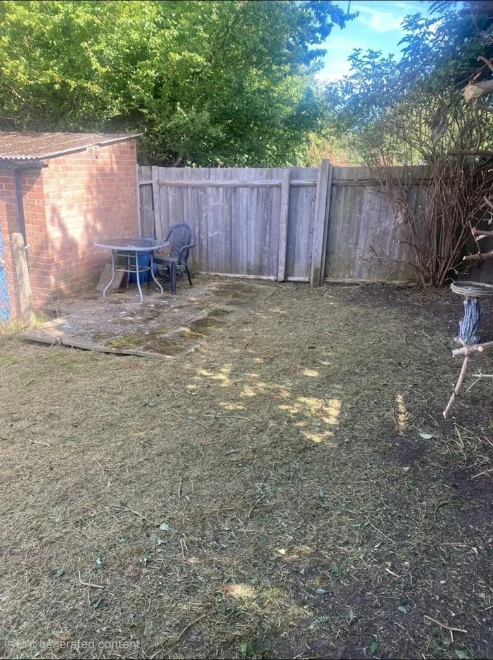 Flat Kirby Road in Dartford