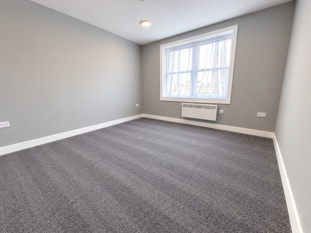 Room Forton Road in Gosport