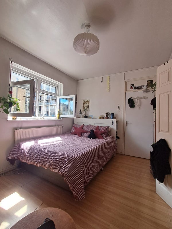 Room Barnsley Street in Greater London
