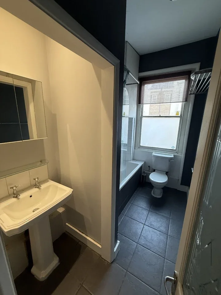 Flat Hetley Road in Greater London