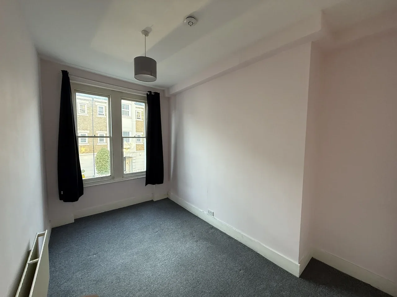 Flat Hetley Road in Greater London