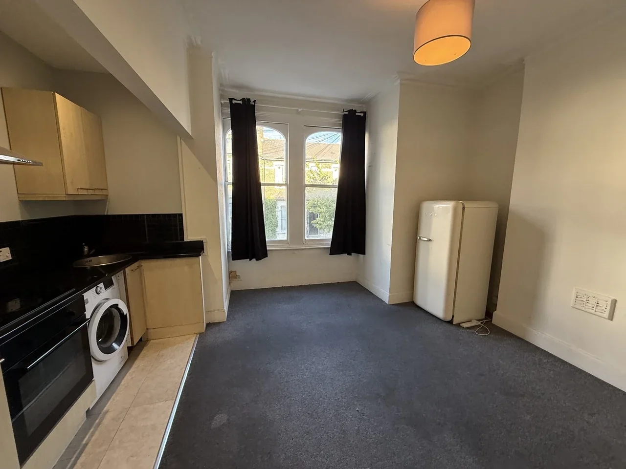 Flat Hetley Road in Greater London