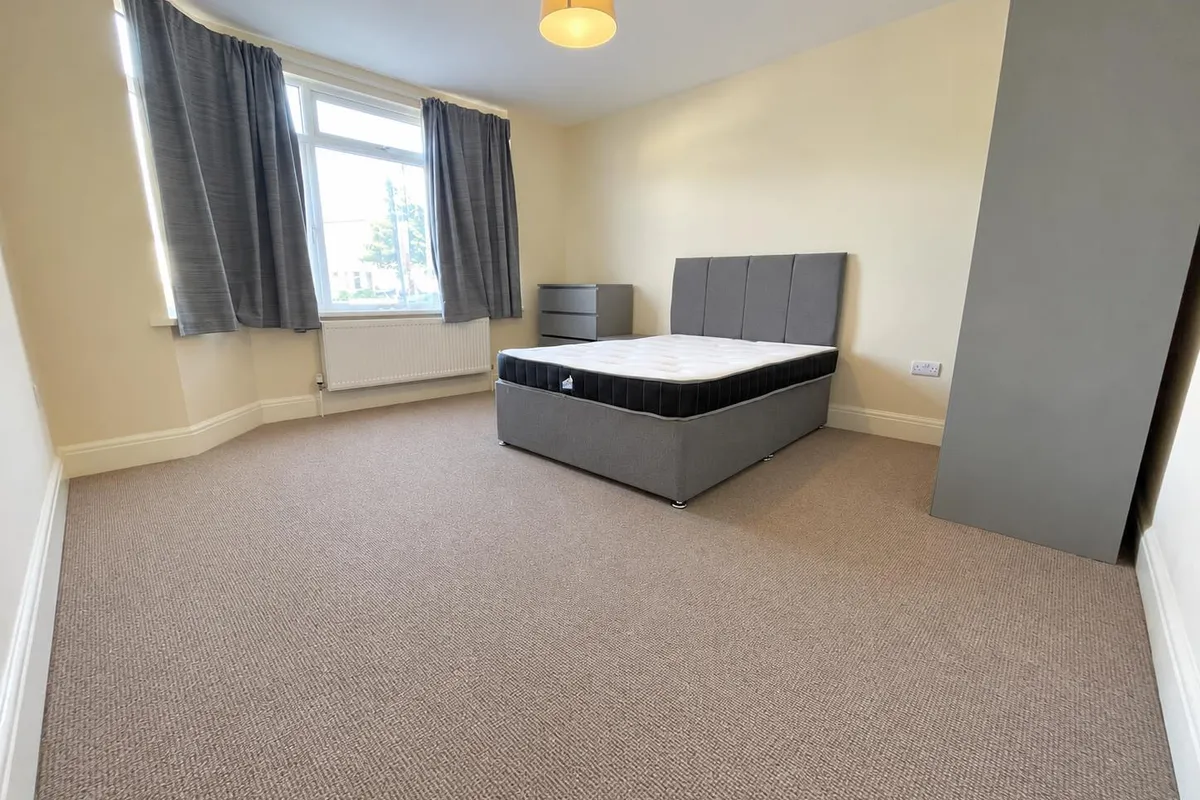 Room Frome Valley Road in Bristol