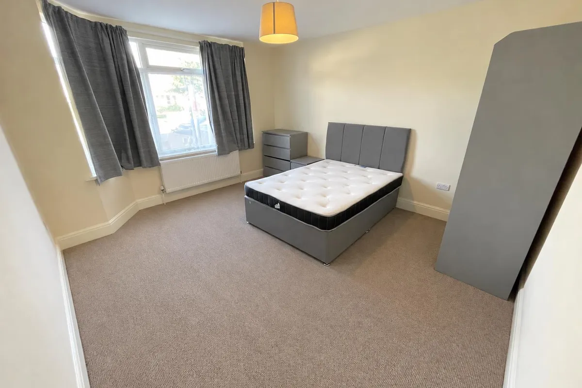 Room Frome Valley Road in Bristol