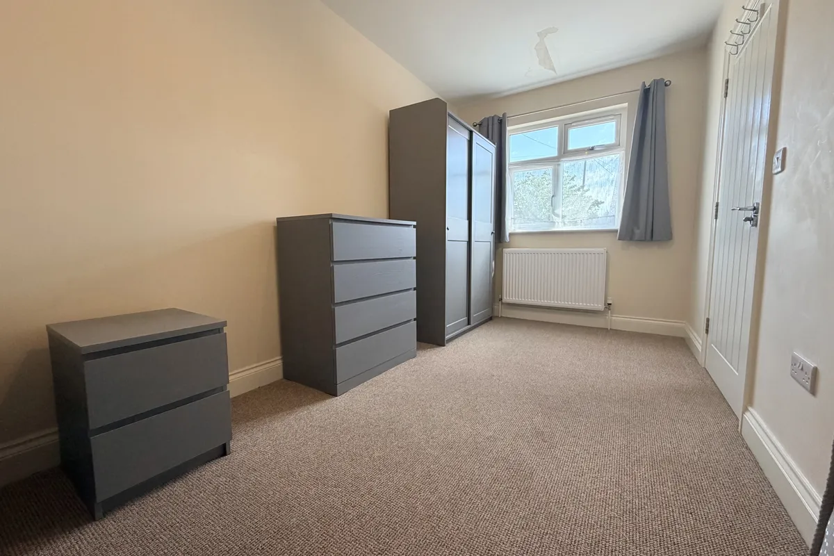 Room Frome Valley Road in Bristol