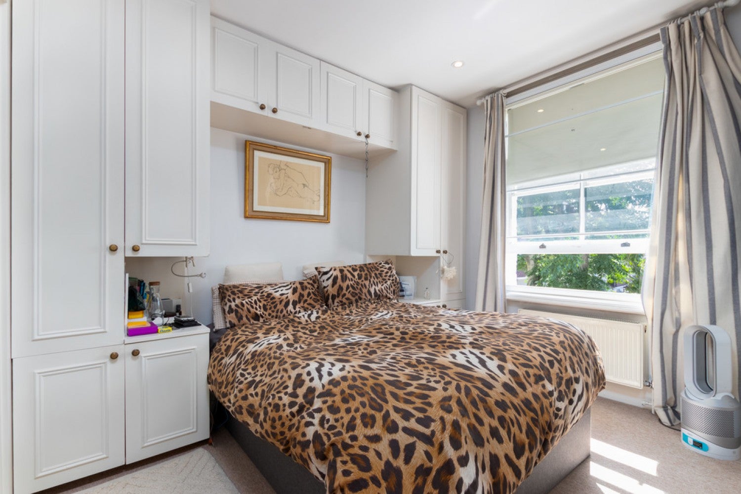 Flat Ifield Road in Greater London