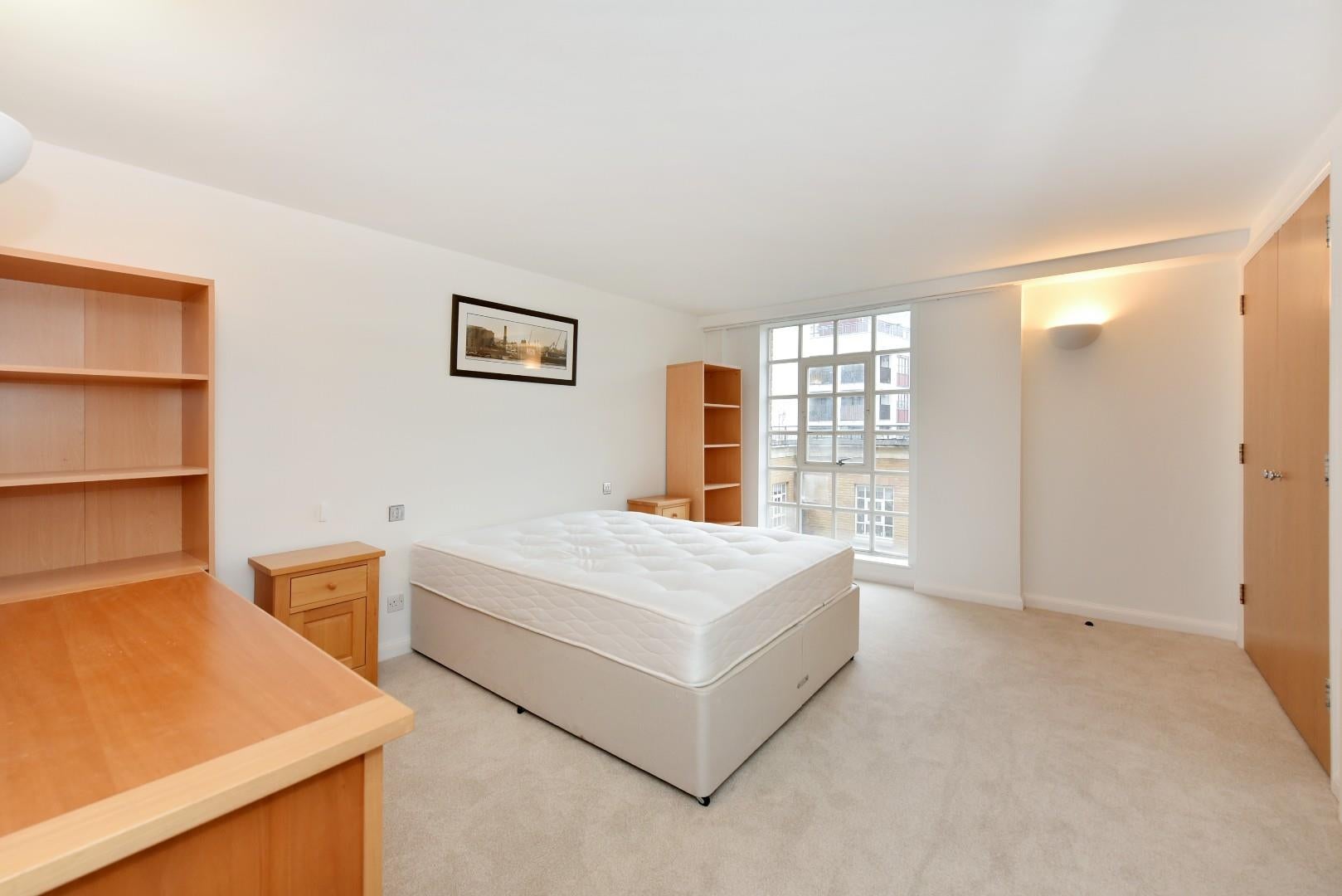 Flat Wapping Wall in Greater London