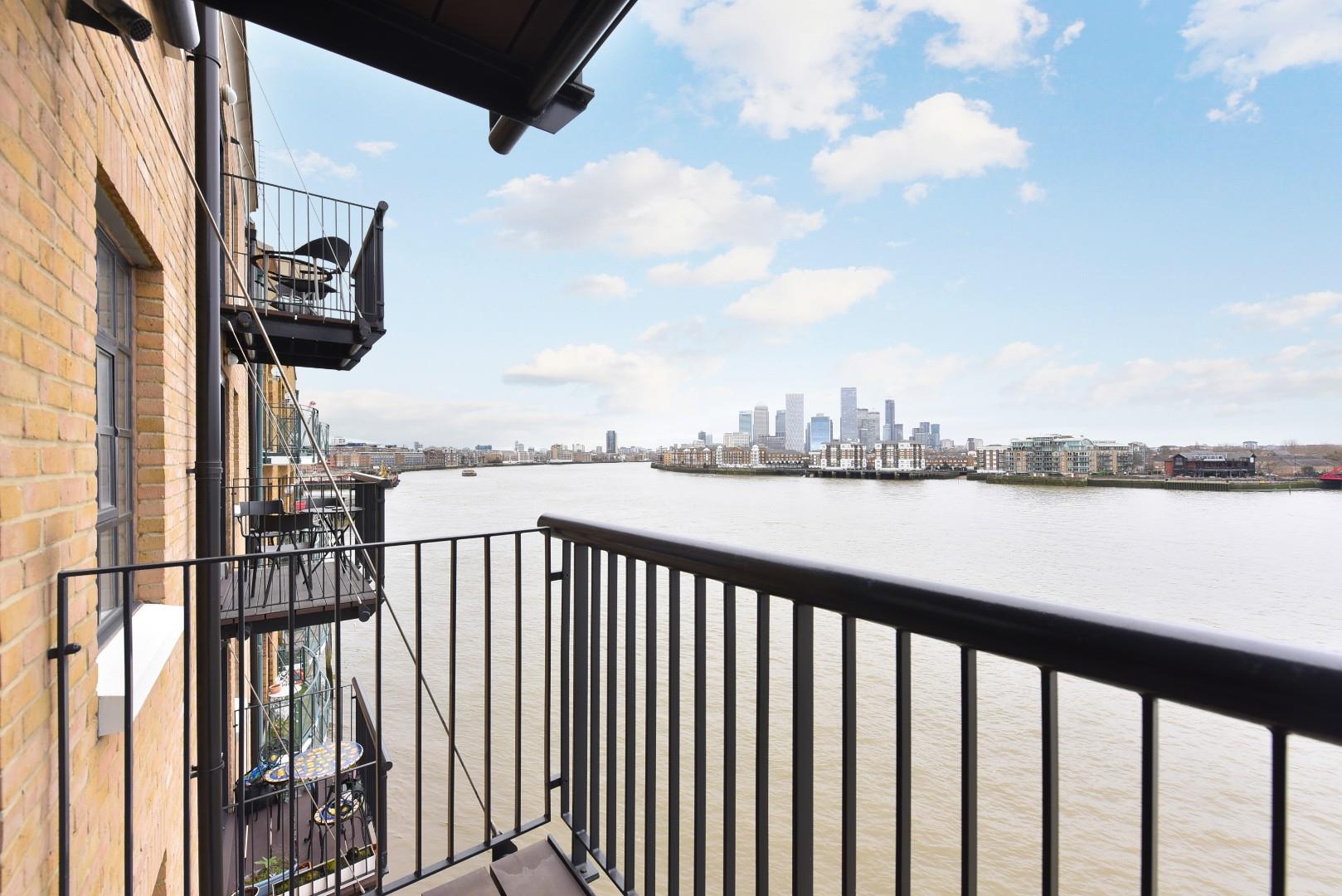 Flat Wapping Wall in Greater London