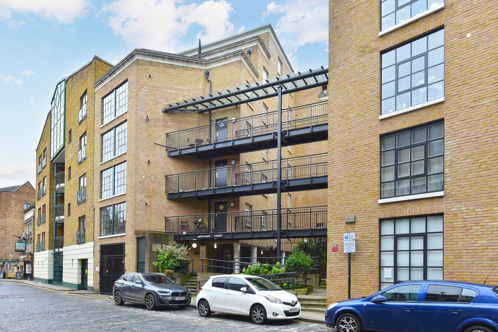 Flat Wapping Wall in Greater London