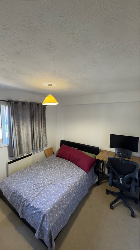 Room Curtis Drive in Greater London