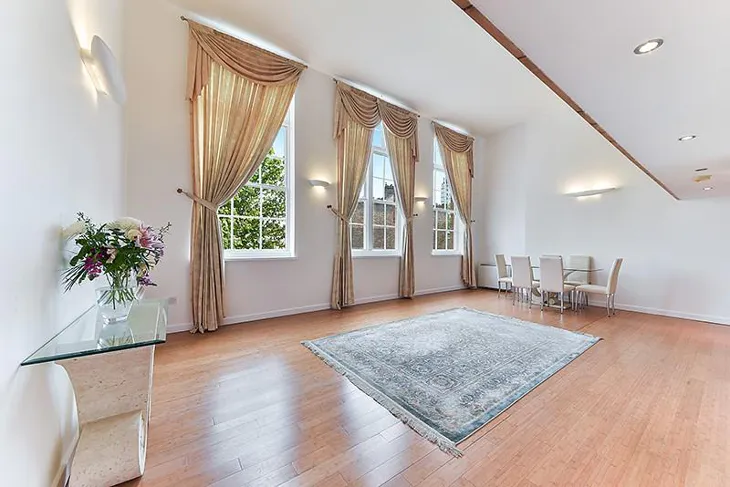 Flat Reed Place in Greater London