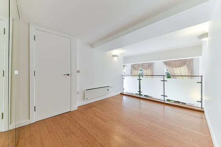 Flat Reed Place in Greater London