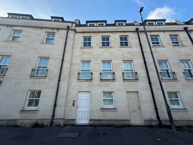 Flat Upper Bristol Road in Bath