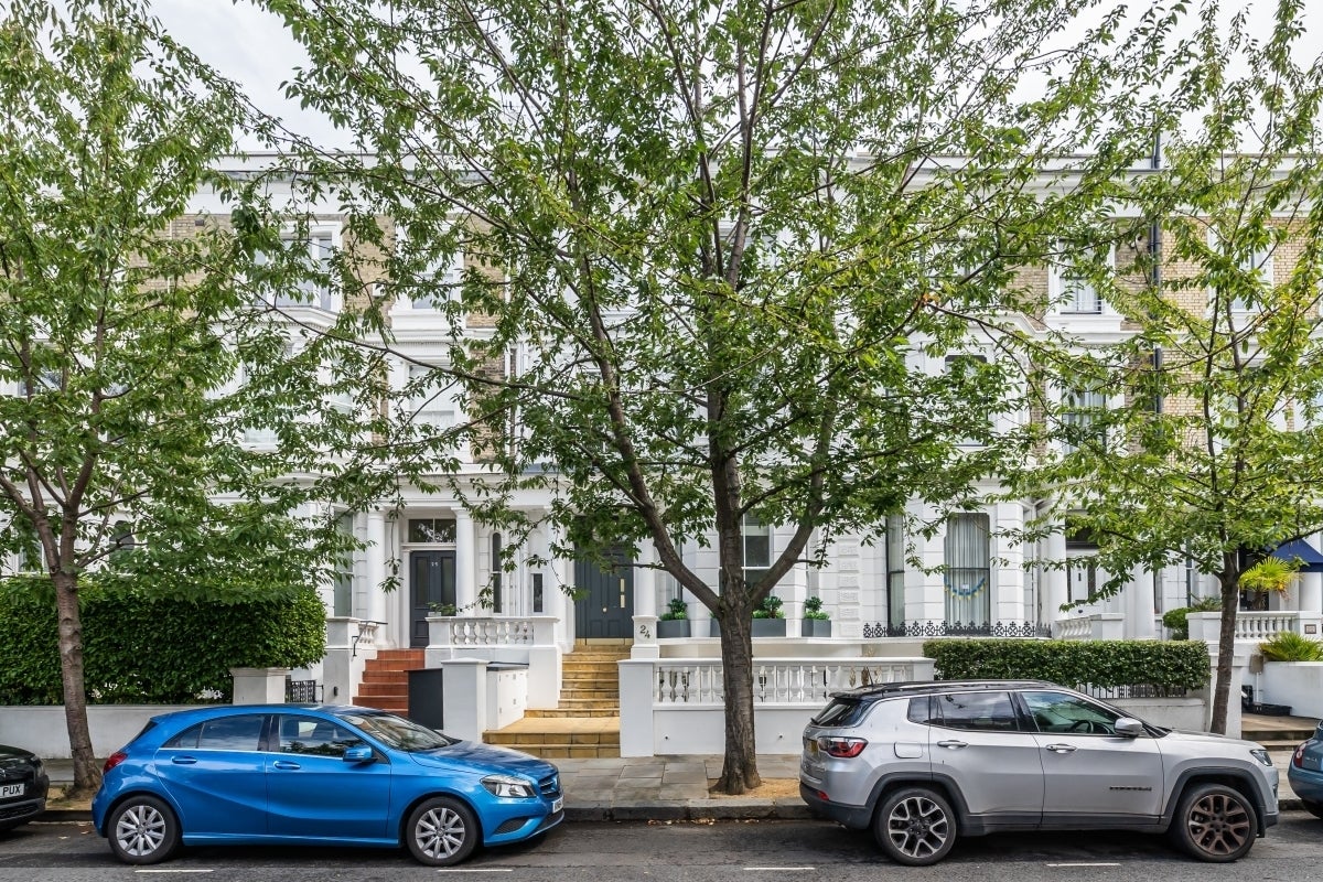 Flat Russell Road in Greater London