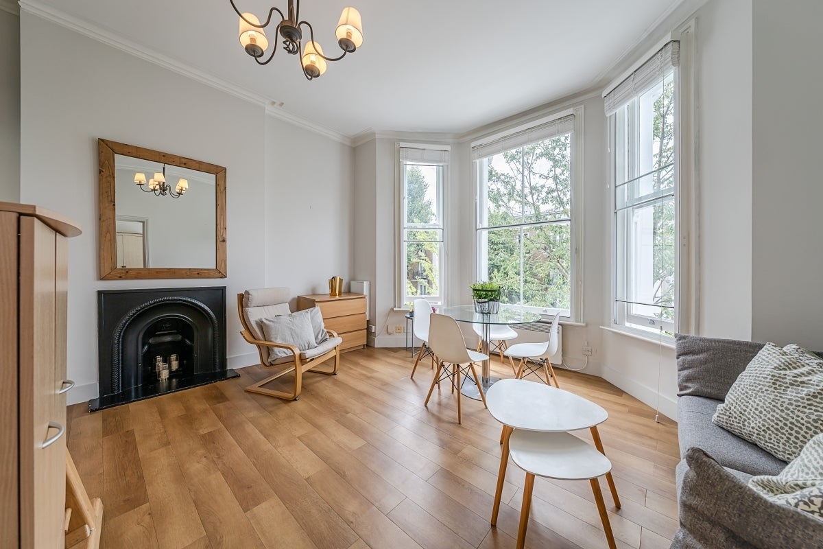 Flat Russell Road in Greater London