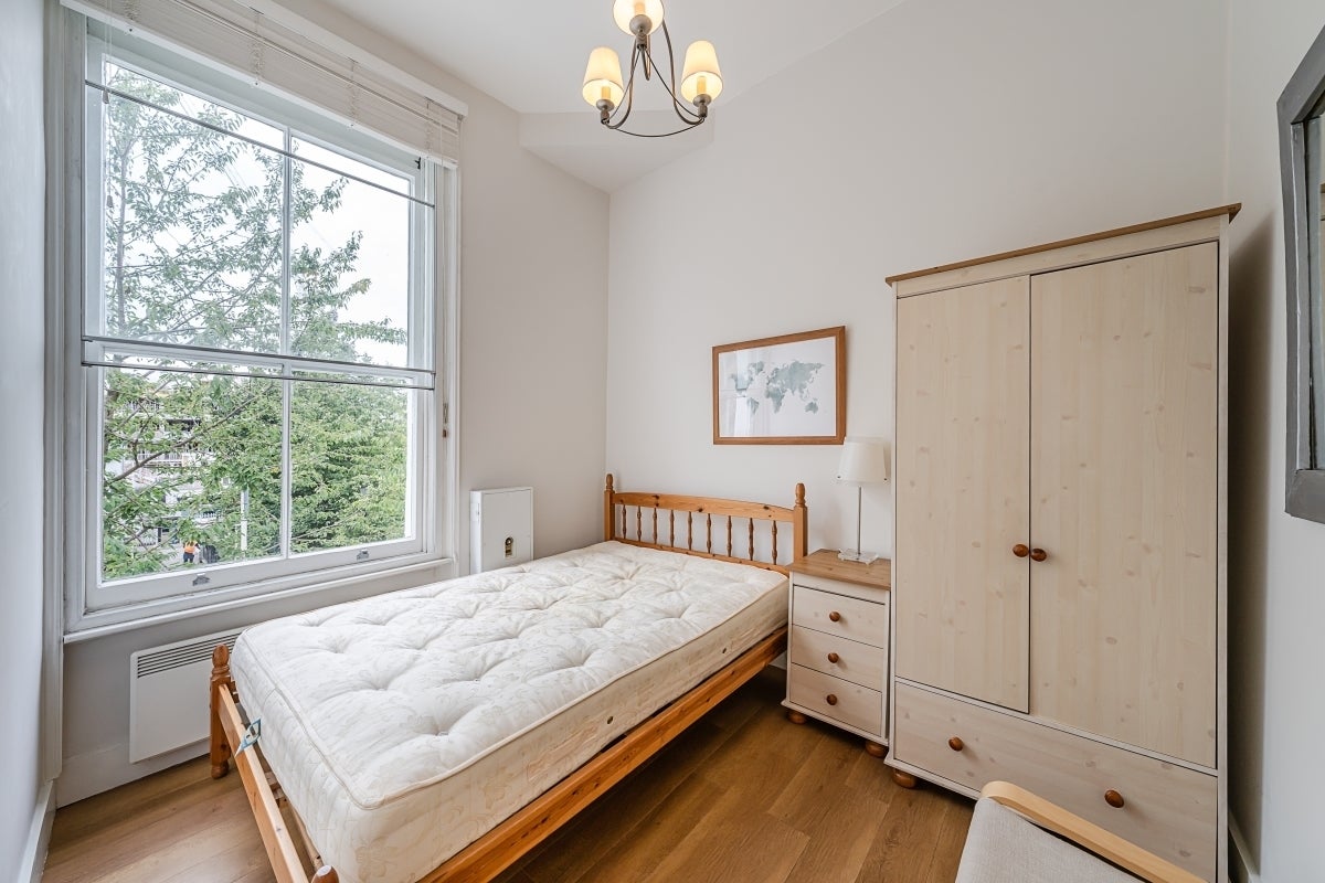 Flat Russell Road in Greater London