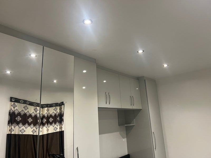 Room Pemberton Road in Slough