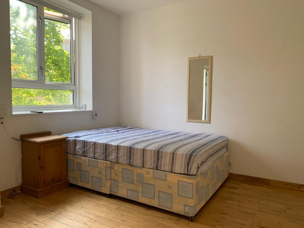 Flat Dorman Way in Greater London