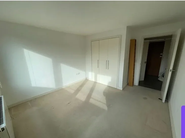 Flat Eden Grove in Greater London