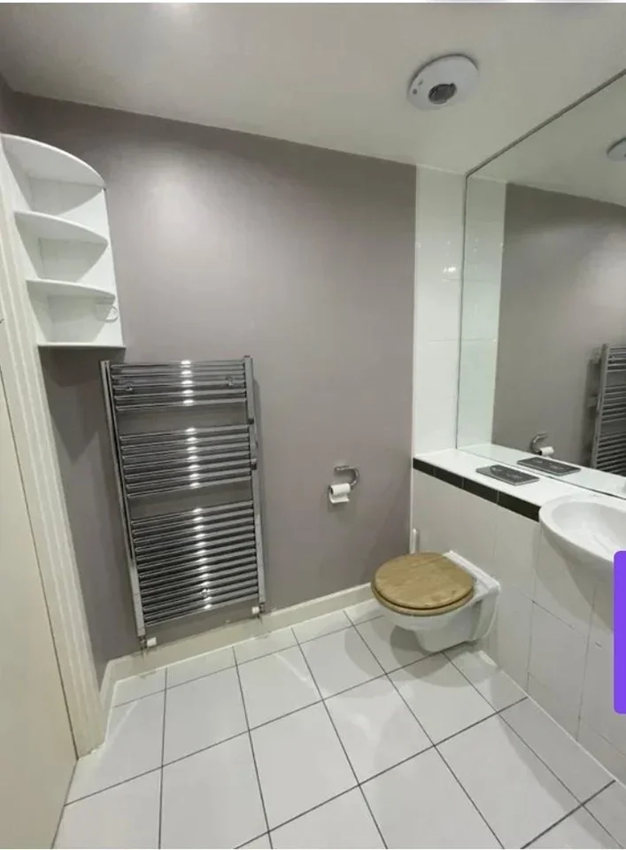 Flat Eden Grove in Greater London