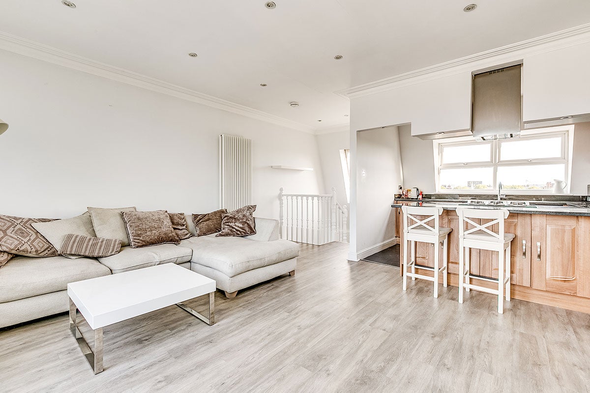 Flat Radipole Road in Greater London
