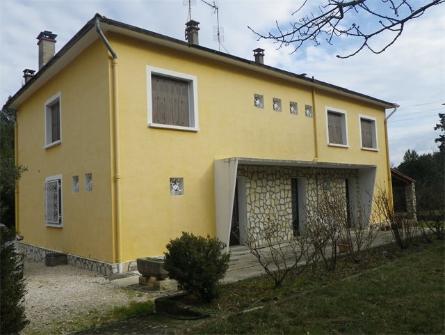 Flat Place Pierre Semard in Alès