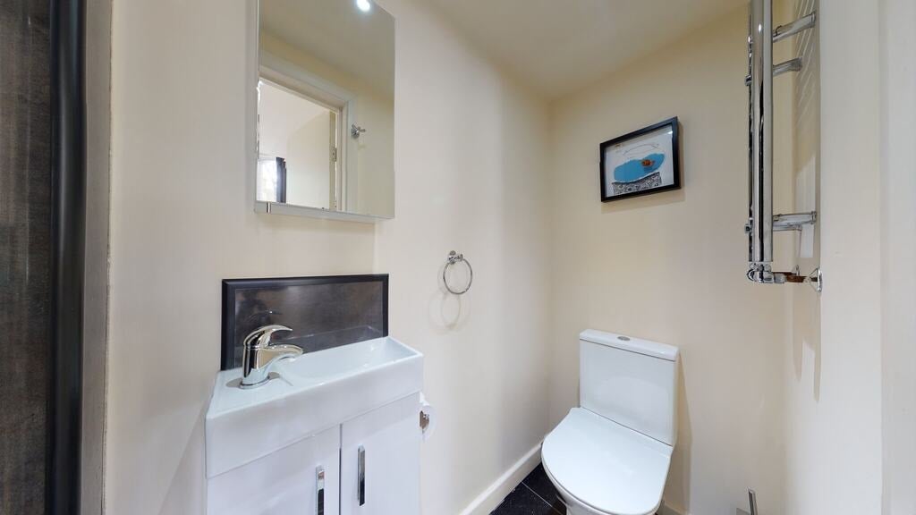 Room St. Pauls Avenue in Greater London